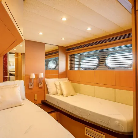 Yacht Joy 4 Cabin Bateau-hôtel *