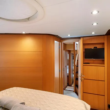 Yacht Joy 4 Cabin Bateau-hôtel *