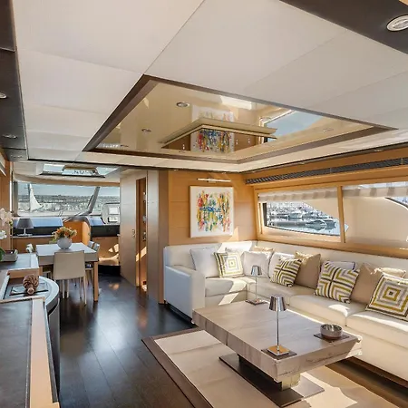 Botel Yacht Joy 4 Cabin