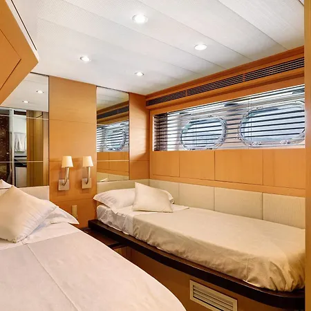 Yacht Joy 4 Cabin Botel Porto Cervo