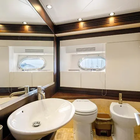 Botel Yacht Joy 4 Cabin *
