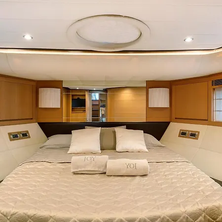 Botel Yacht Joy 4 Cabin