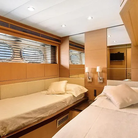 Botel Yacht Joy 4 Cabin